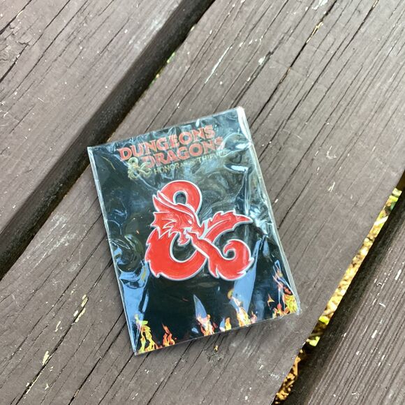 Dungeons & Dragons Honor Among Thieves Red Dragon Logo Enamel Pin New - Picture 1 of 3